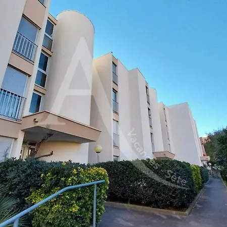 Apartment Avec Loggia Et Terrasse, 1er Ligne Et Vue Pour 4 Personnes *
